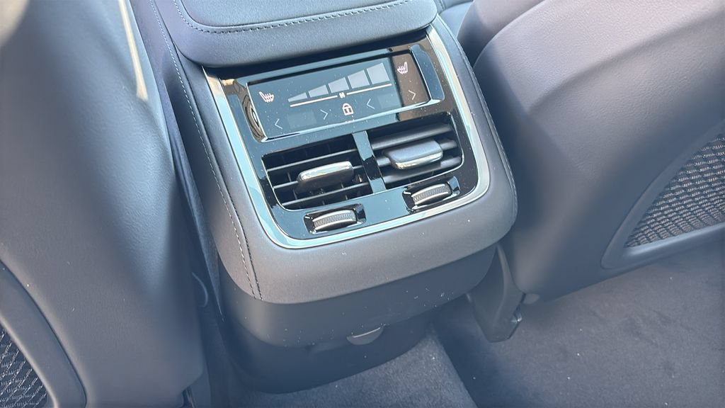 New 2026 Volvo XC90 B5 Core w/ Protection Package Premier AWD/4WD image 9
