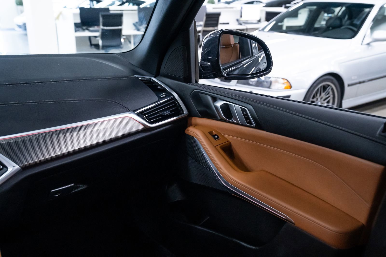 Used 2022 BMW X5 M50i AWD/4WD image 11