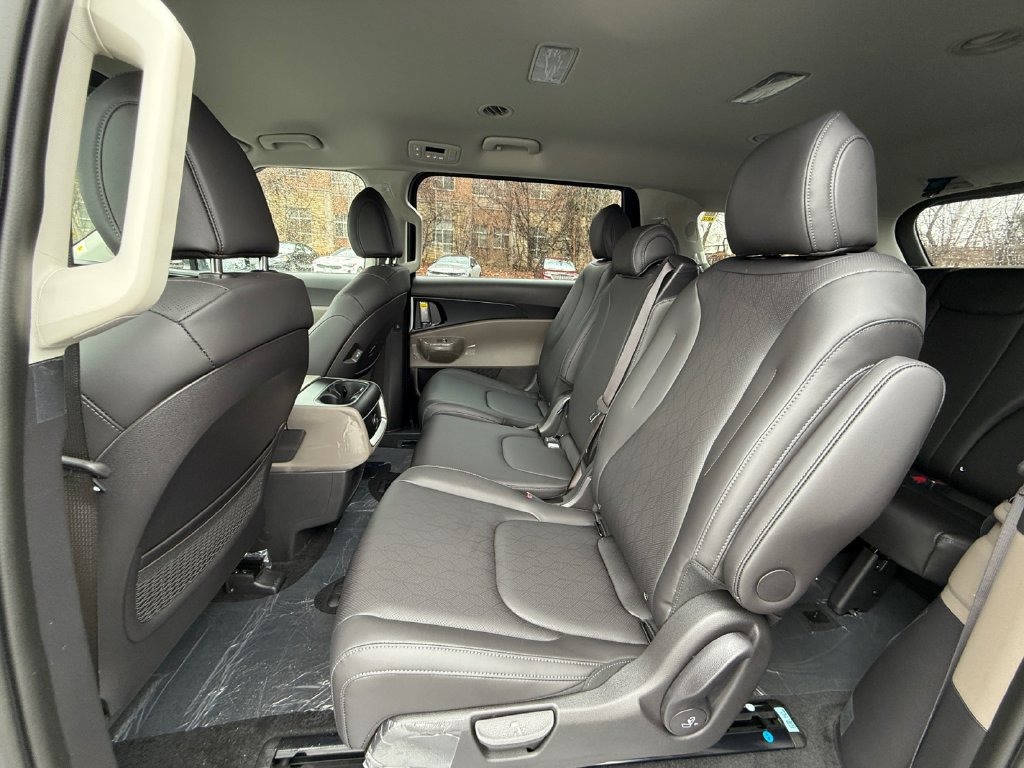 New 2026 Kia Carnival FWD image 25