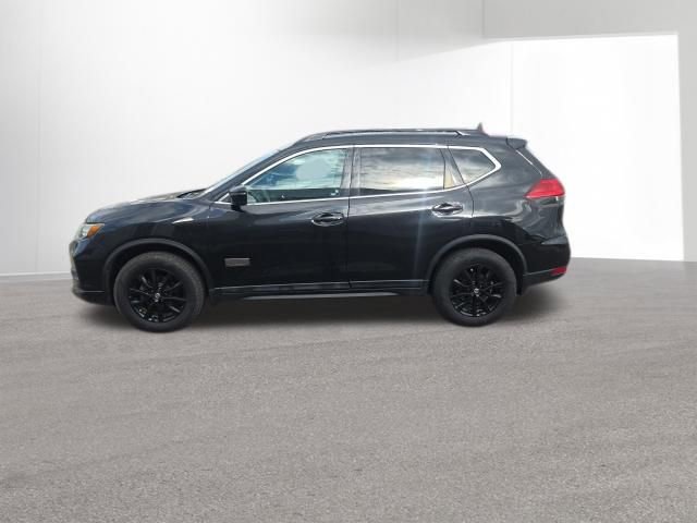 Used 2017 Nissan Rogue SV image 2