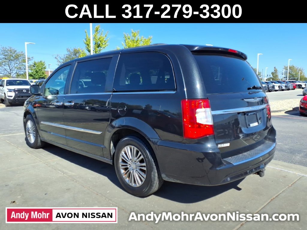 Used 2016 Chrysler Town & Country Touring-L FWD image 6
