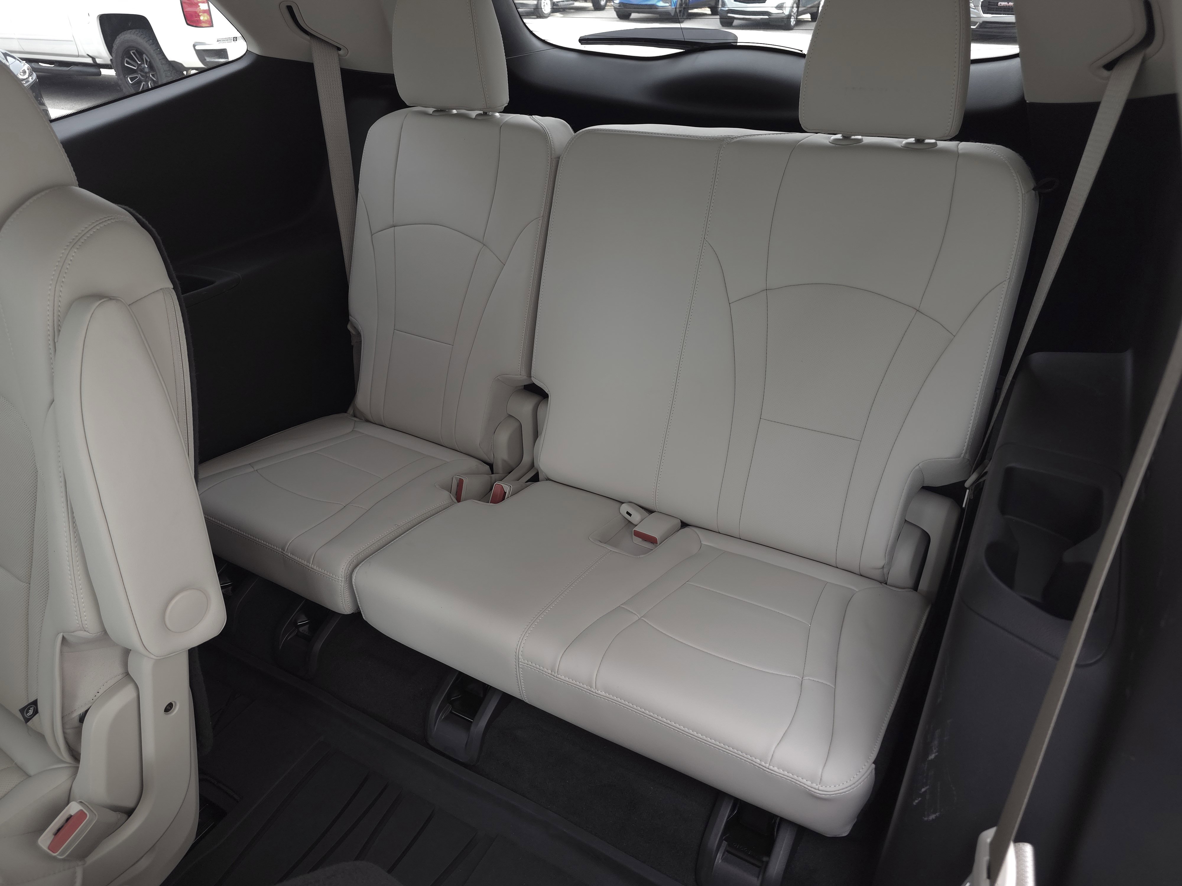 Used 2023 Buick Enclave Essence image 30