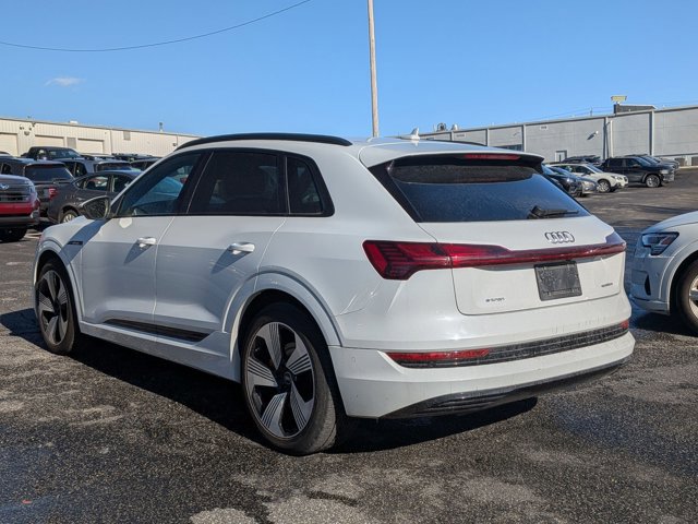 Used 2022 Audi e-tron Premium Plus w/ Premium Plus Package image 7
