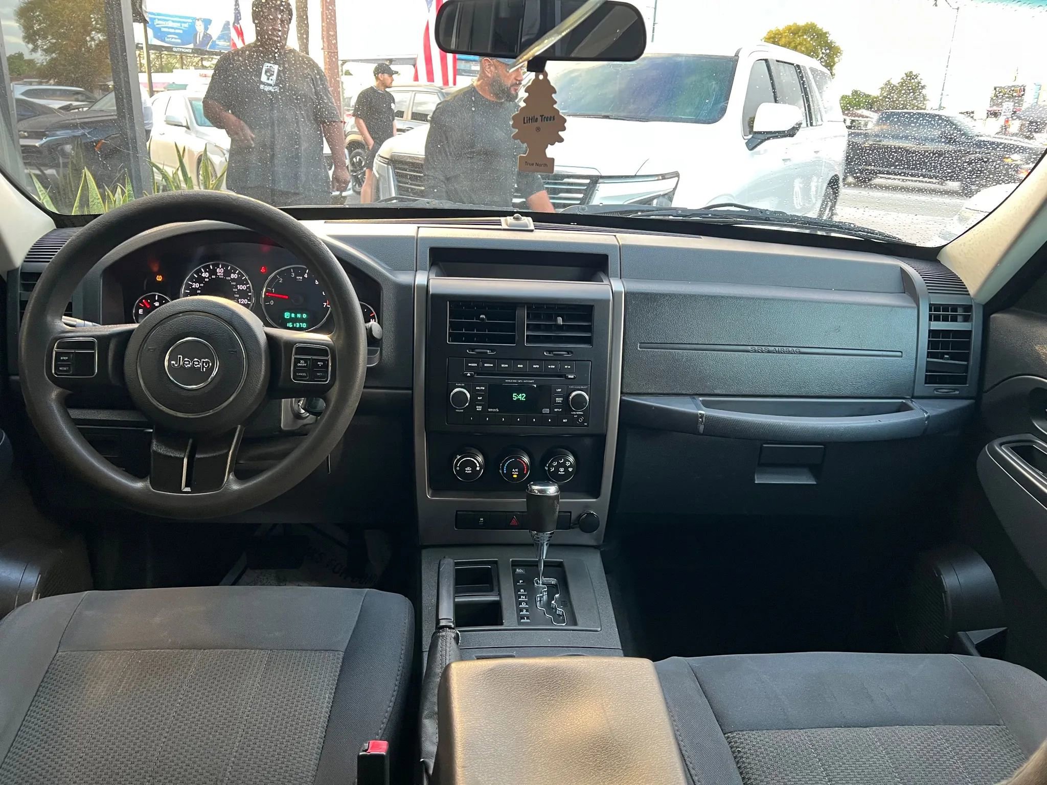 Used 2012 Jeep Liberty Sport image 18