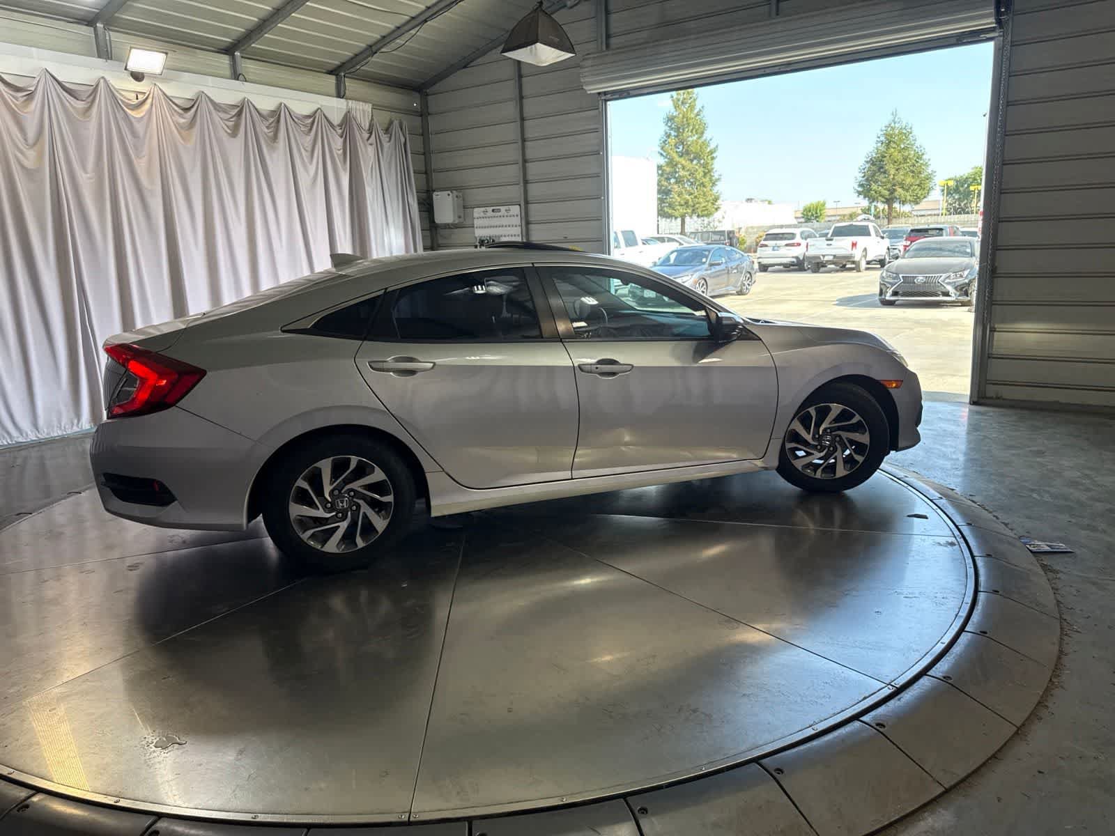 Used 2017 Honda Civic EX image 3