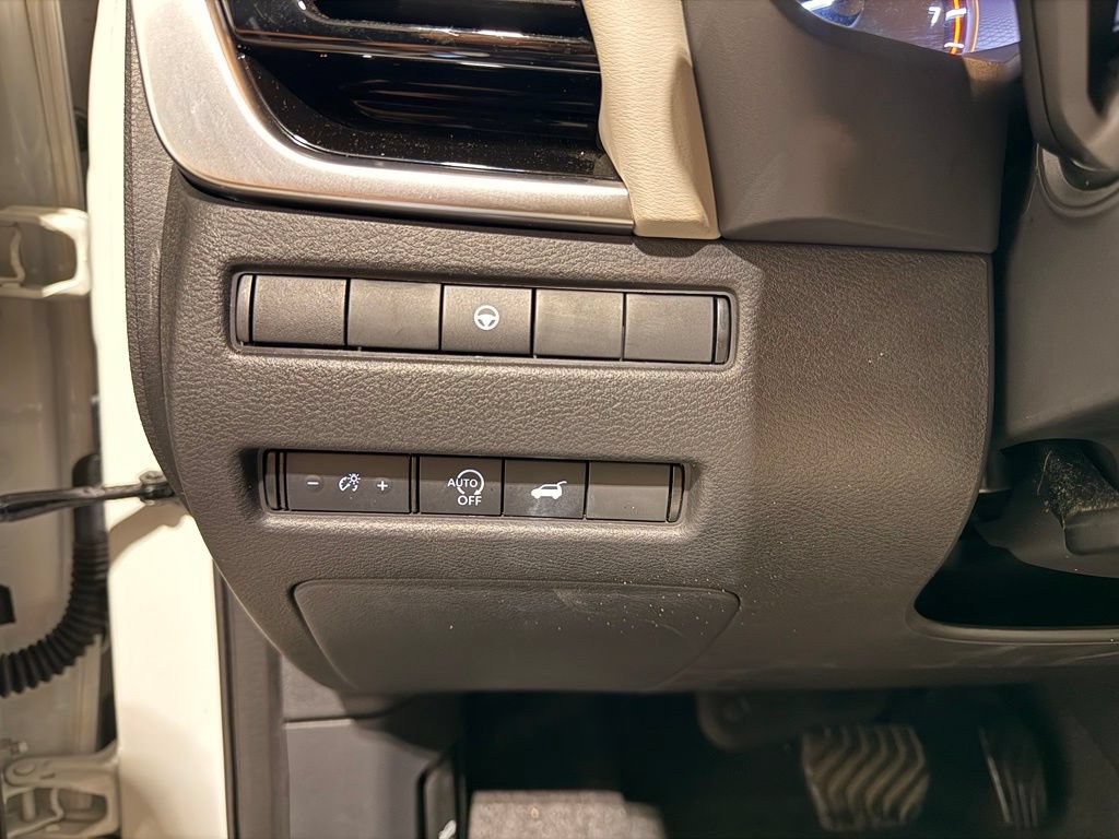 Used 2023 Nissan Rogue SL w/ SL Premium Package FWD image 17