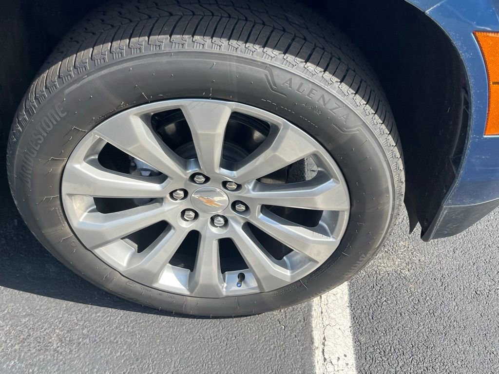 Used 2025 Chevrolet Suburban Premier image 4