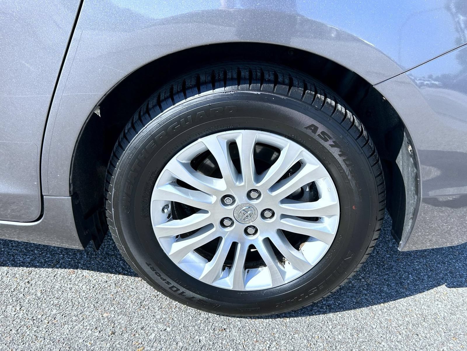 Used 2015 Toyota Sienna XLE w/ XLE Navigation Package FWD image 22