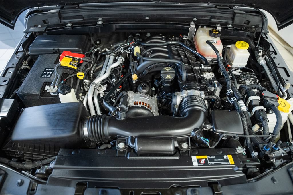 Certified 2022 Jeep Gladiator Sport AWD/4WD image 18