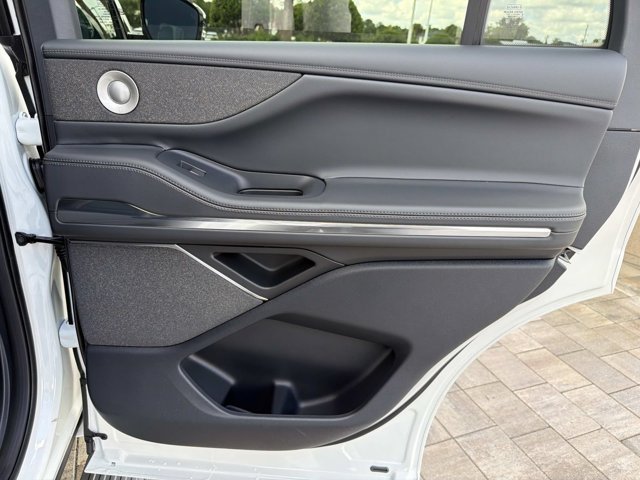 New 2026 Lincoln Navigator Reserve w/ Jet Appearance Package AWD/4WD image 19