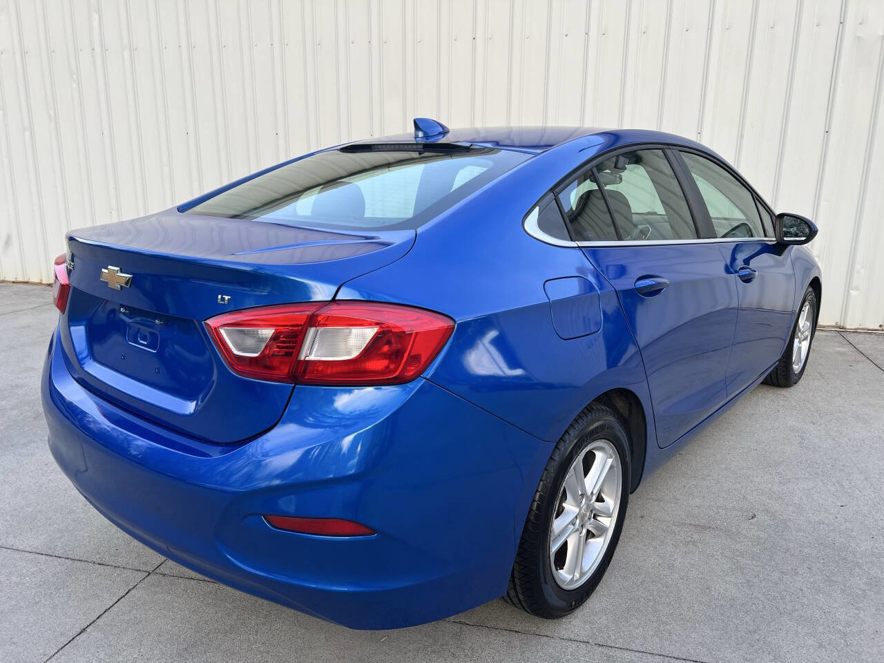 Used 2017 Chevrolet Cruze LT image 3