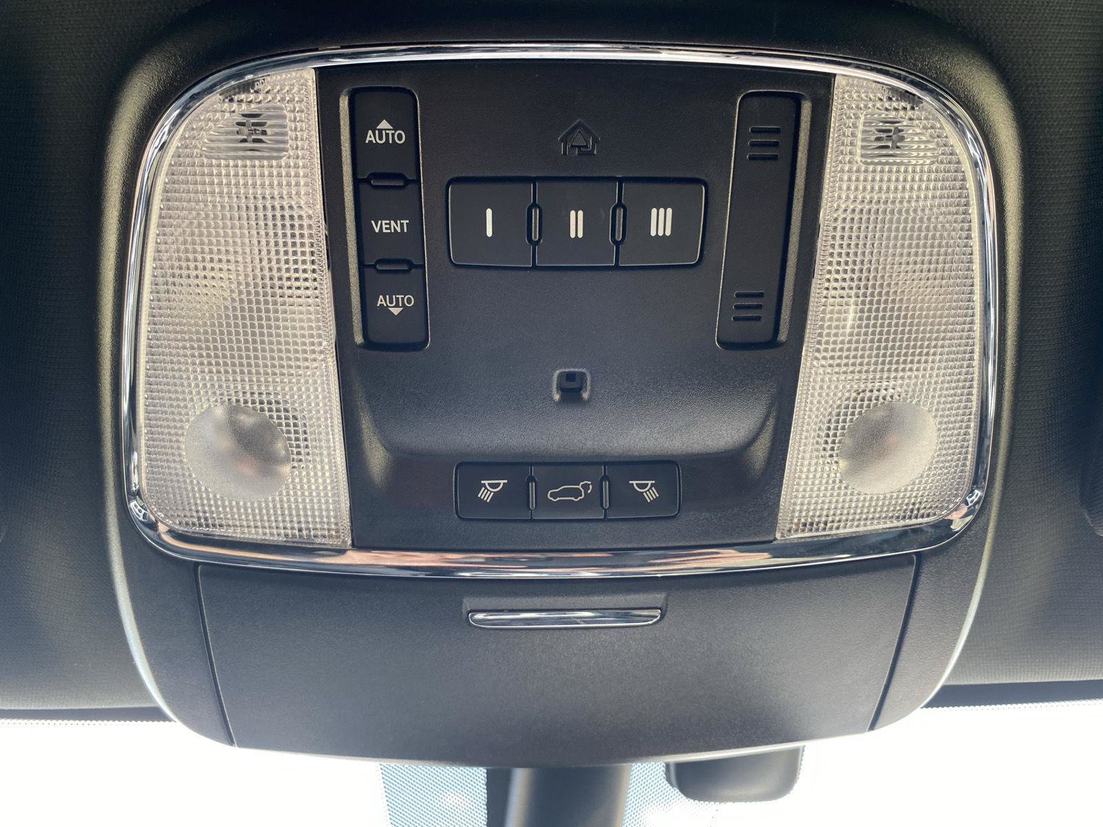 Used 2019 Jeep Grand Cherokee Altitude AWD/4WD image 28