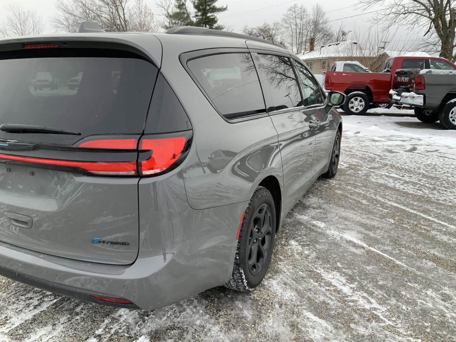 Used 2021 Chrysler Pacifica Limited w/ S Appearance Package image 19