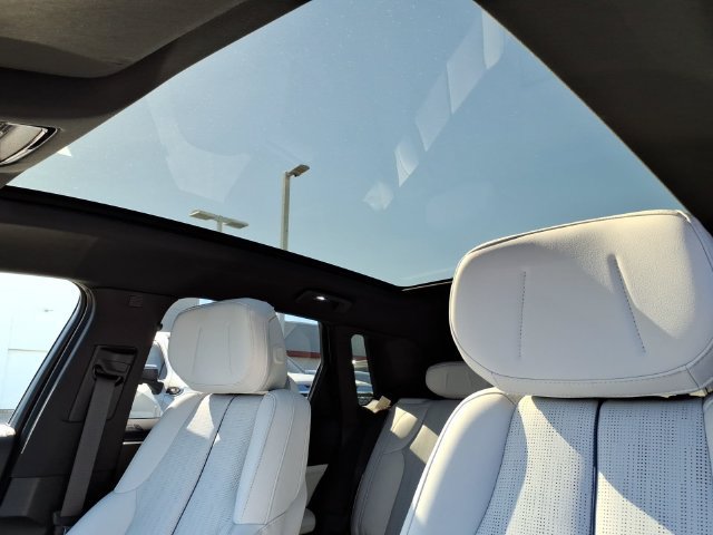 Used 2024 Cadillac Lyriq Luxury AWD/4WD image 13