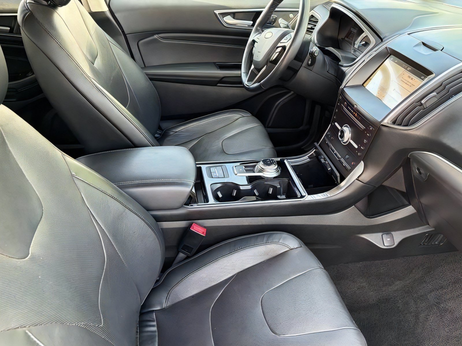Used 2019 Ford Edge Titanium w/ Equipment Group 301A FWD image 11
