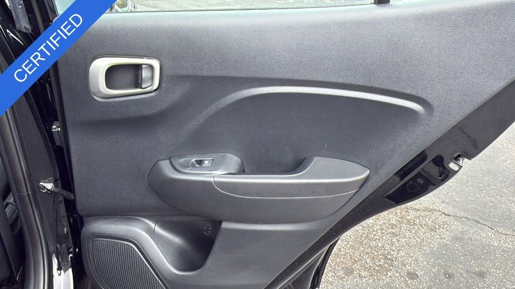 Used 2023 Hyundai Venue SE image 30