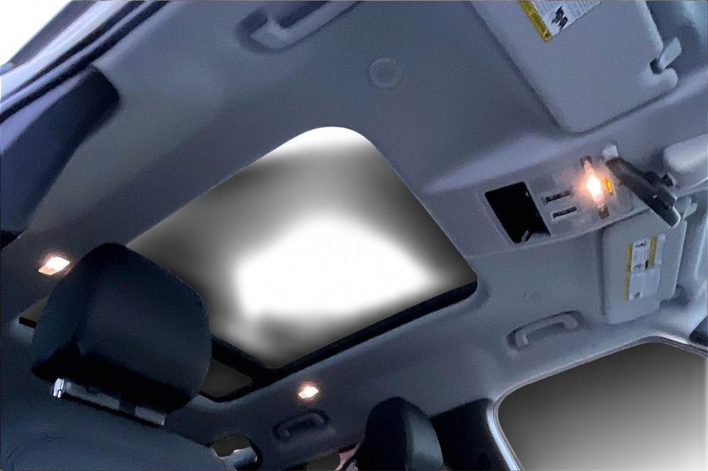 Used 2025 Land Rover Defender 110 S image 26