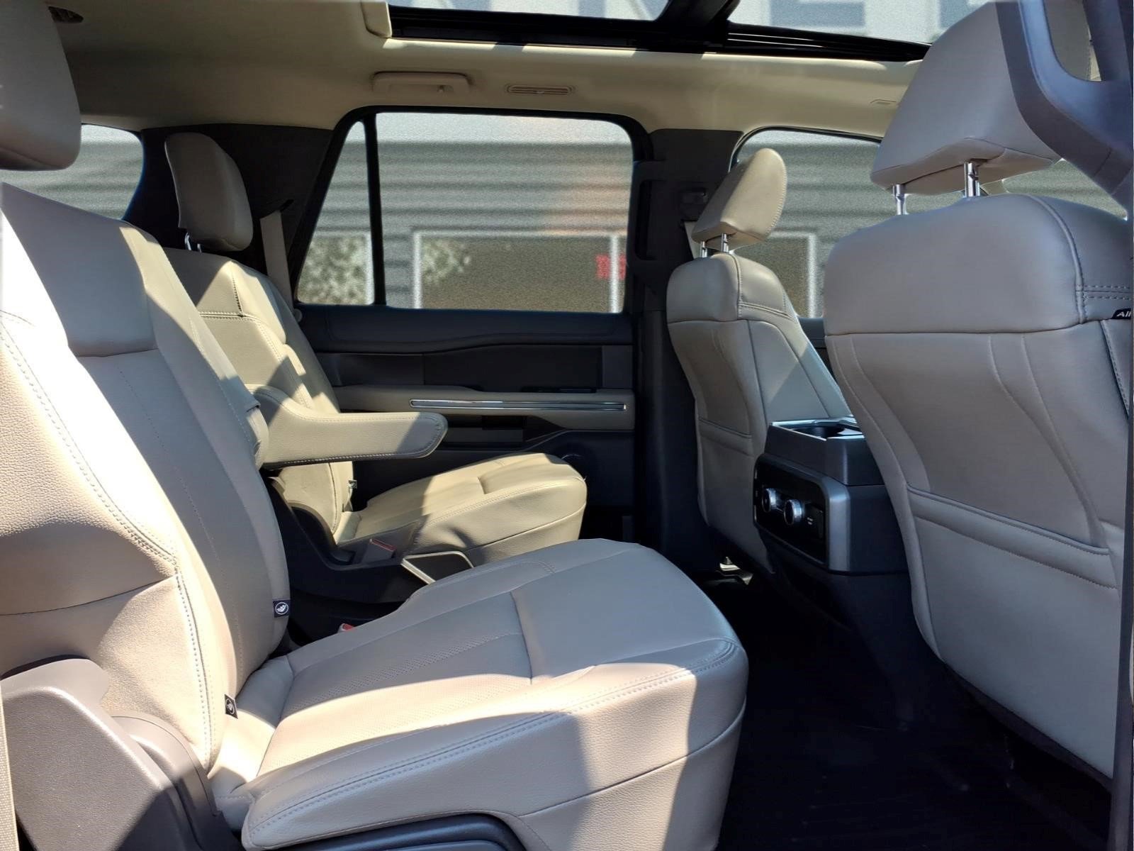 Used 2021 Ford Expedition Max XLT image 11