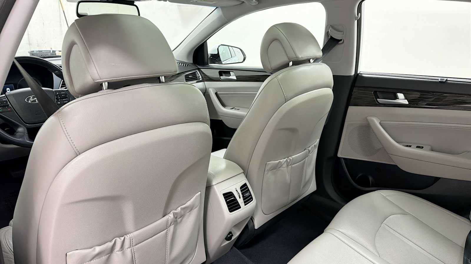 Used 2015 Hyundai Sonata Limited w/ Option Group 06 FWD image 26