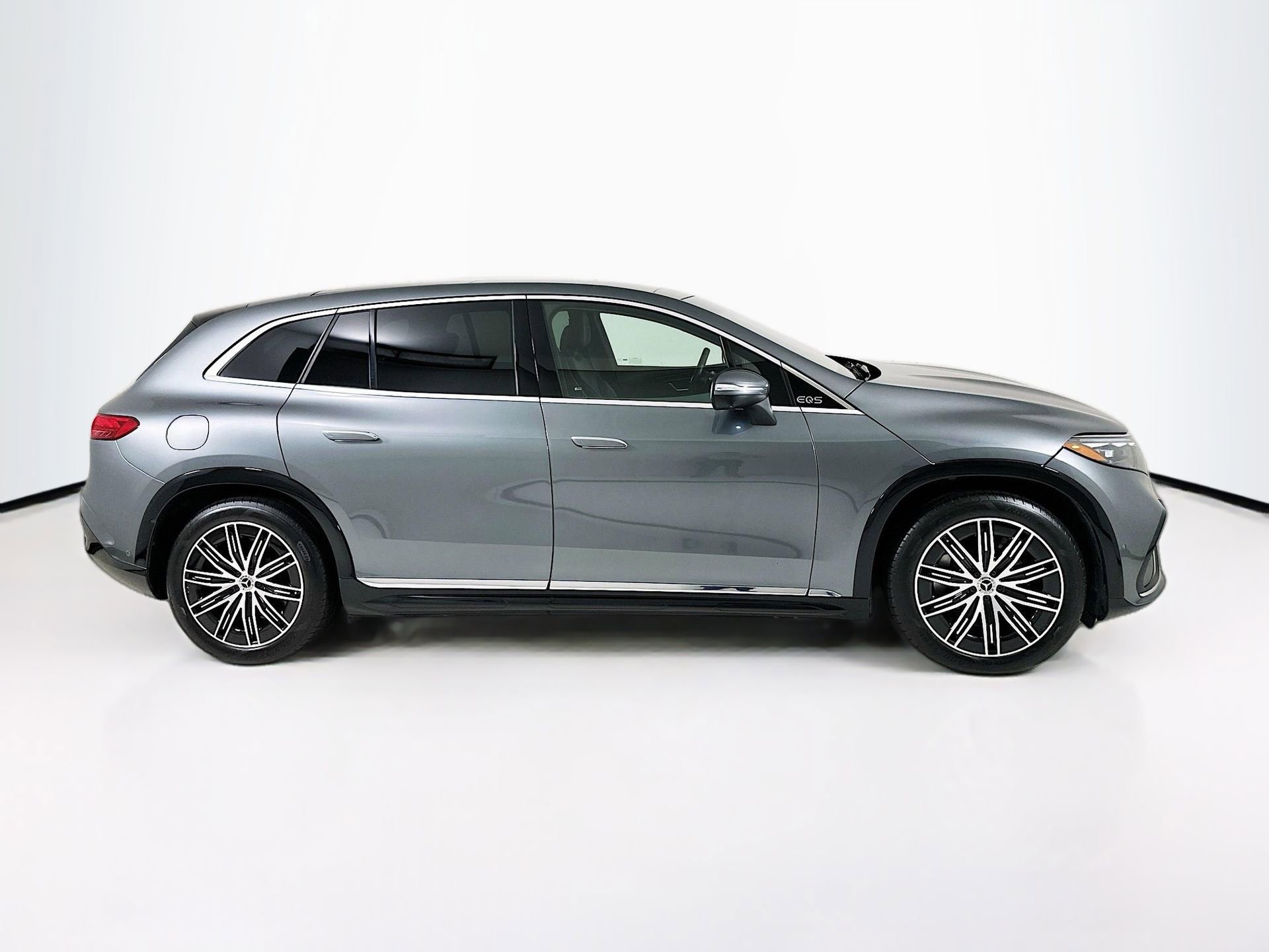 Used 2023 Mercedes-Benz EQS 580 4MATIC SUV image 9