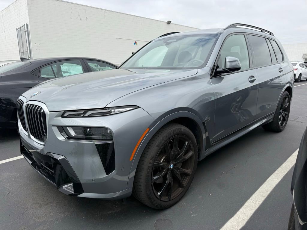 Used 2024 BMW X7 xDrive40i w/ M Sport Package AWD/4WD image 3