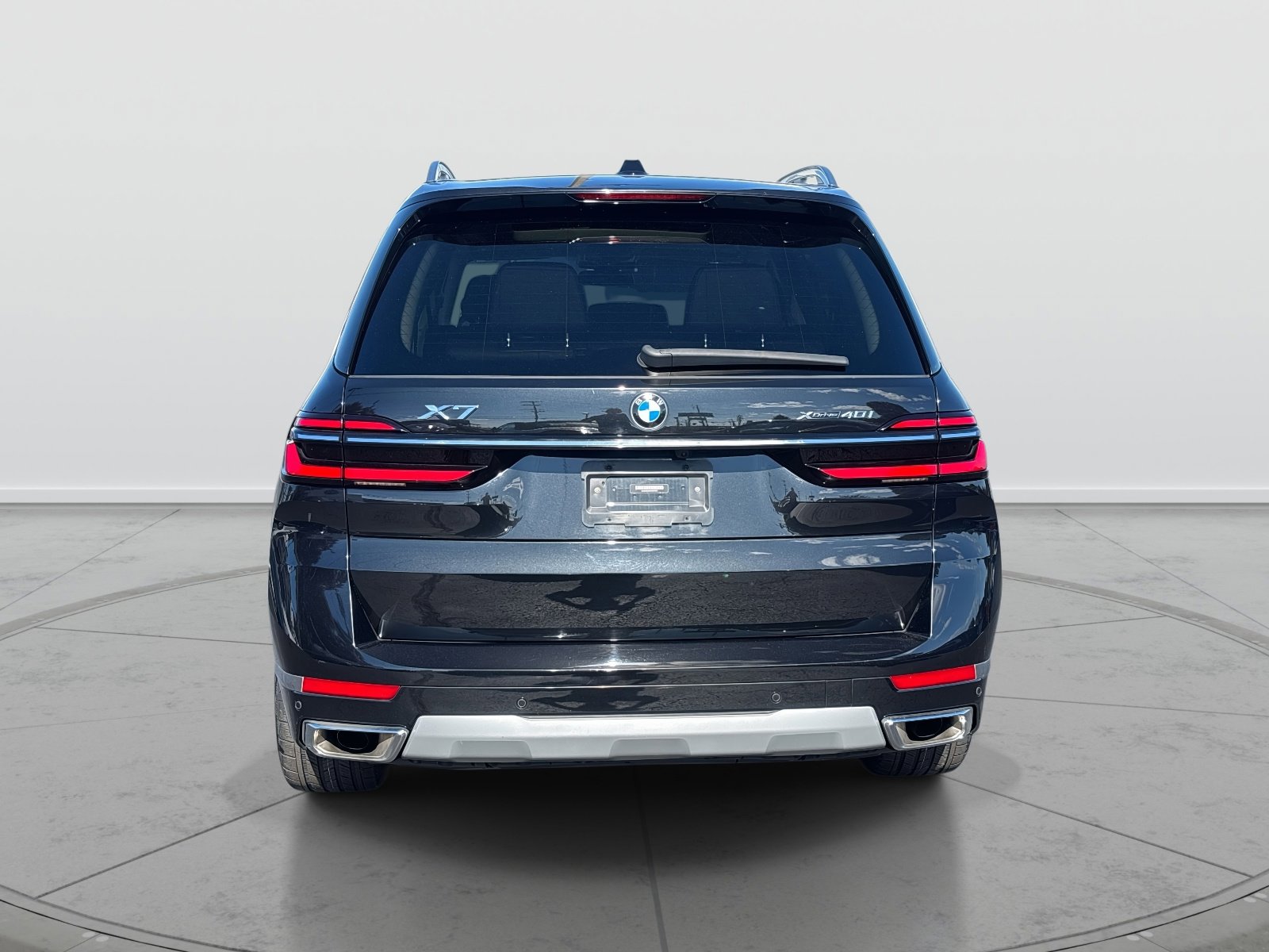 Used 2023 BMW X7 xDrive40i w/ Premium Package AWD/4WD image 4