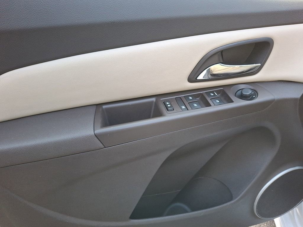 Used 2015 Chevrolet Cruze LTZ w/ Sun, Sound and Sport Package FWD image 8