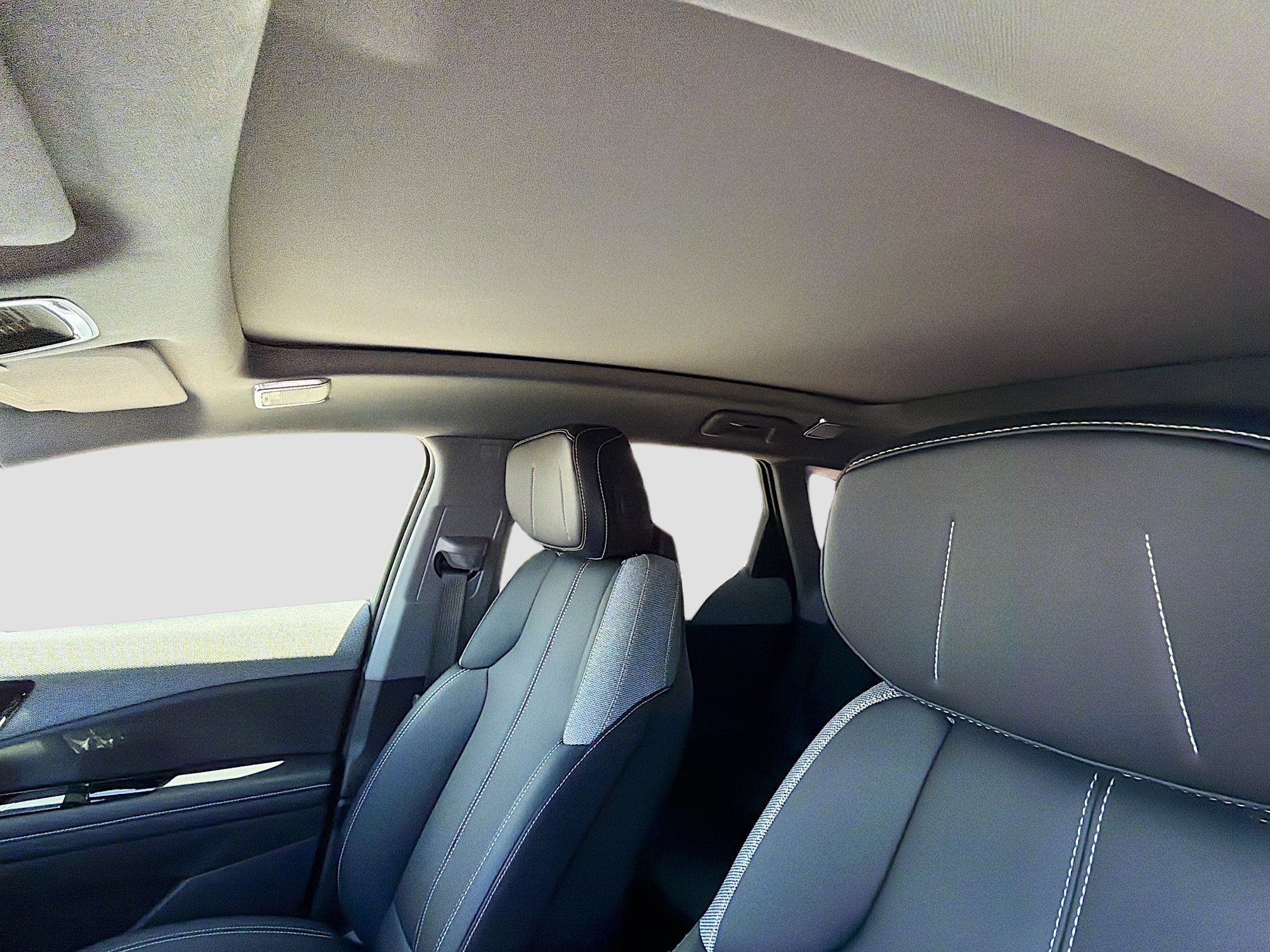 Used 2025 Cadillac Optiq Sport 1 image 27
