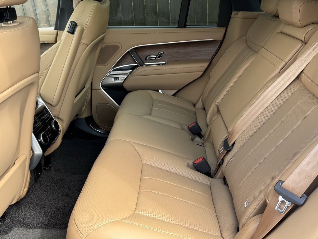 New 2025 Land Rover Range Rover SE image 32