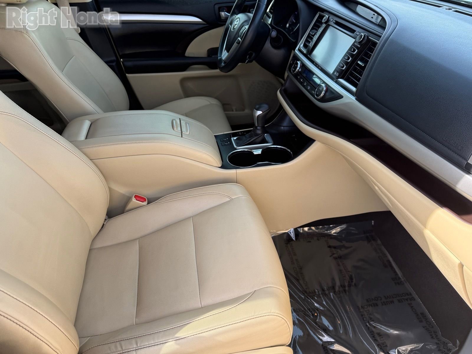 Used 2019 Toyota Highlander XLE FWD image 33