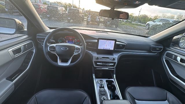 Used 2023 Ford Explorer XLT w/ Equipment Group 202A AWD/4WD image 9