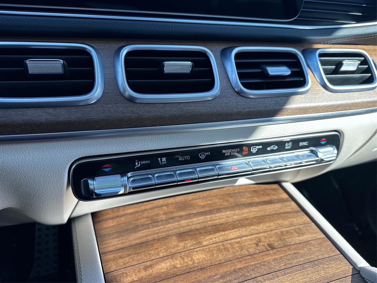 Used 2023 Mercedes-Benz GLS 450 4MATIC w/ AMG Line Exterior image 38