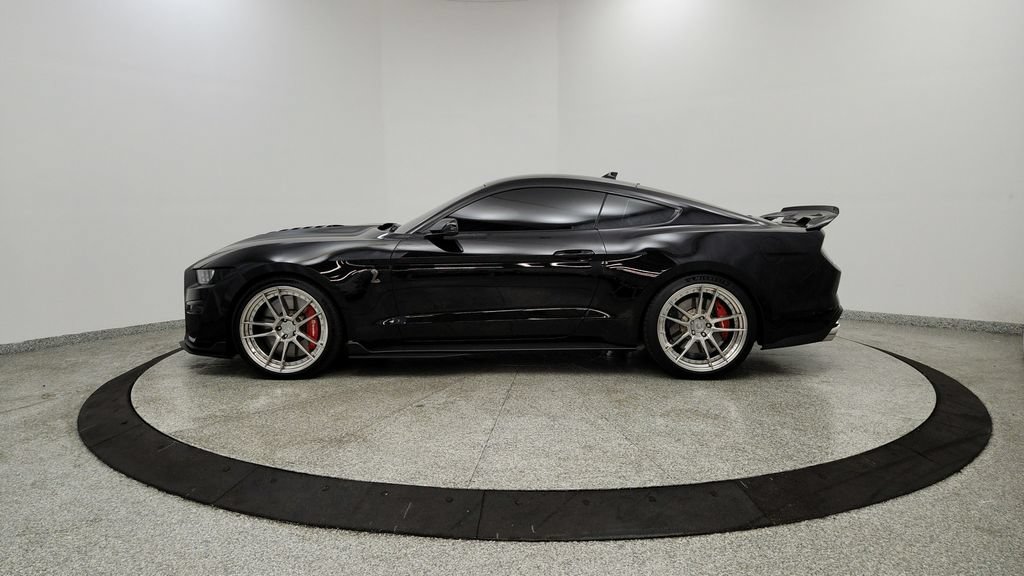 Used 2020 Ford Mustang Shelby GT500 w/ Technology Package RWD image 2