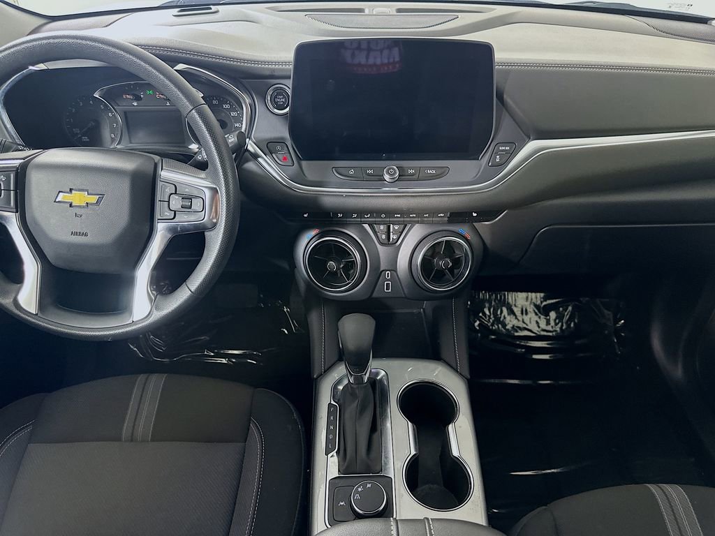 Used 2025 Chevrolet Blazer LT FWD image 18