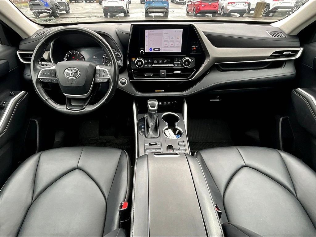 Used 2024 Toyota Highlander XLE AWD/4WD image 22