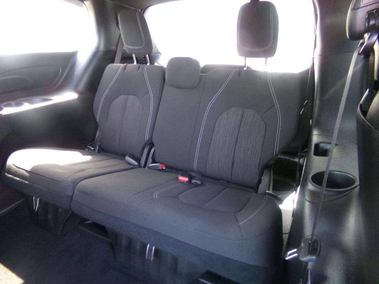 Used 2023 Chrysler Pacifica Touring FWD image 39