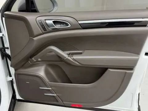 Used 2018 Porsche Cayenne Platinum Edition image 33