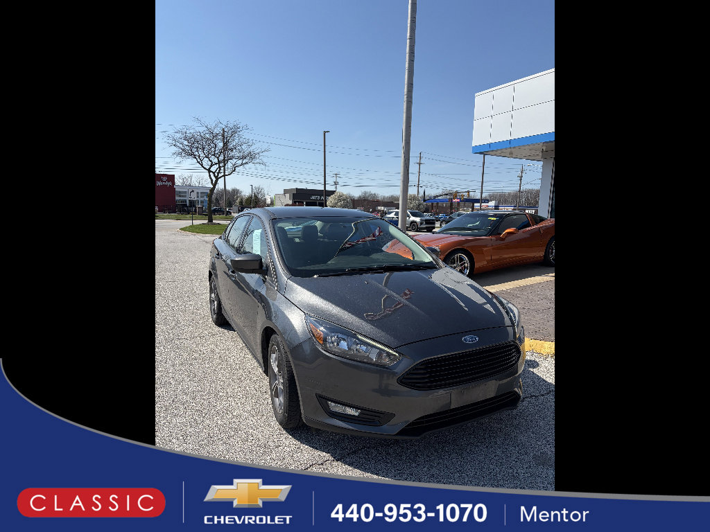 Used 2018 Ford Focus SE w/ SE Appearance Package FWD image 1