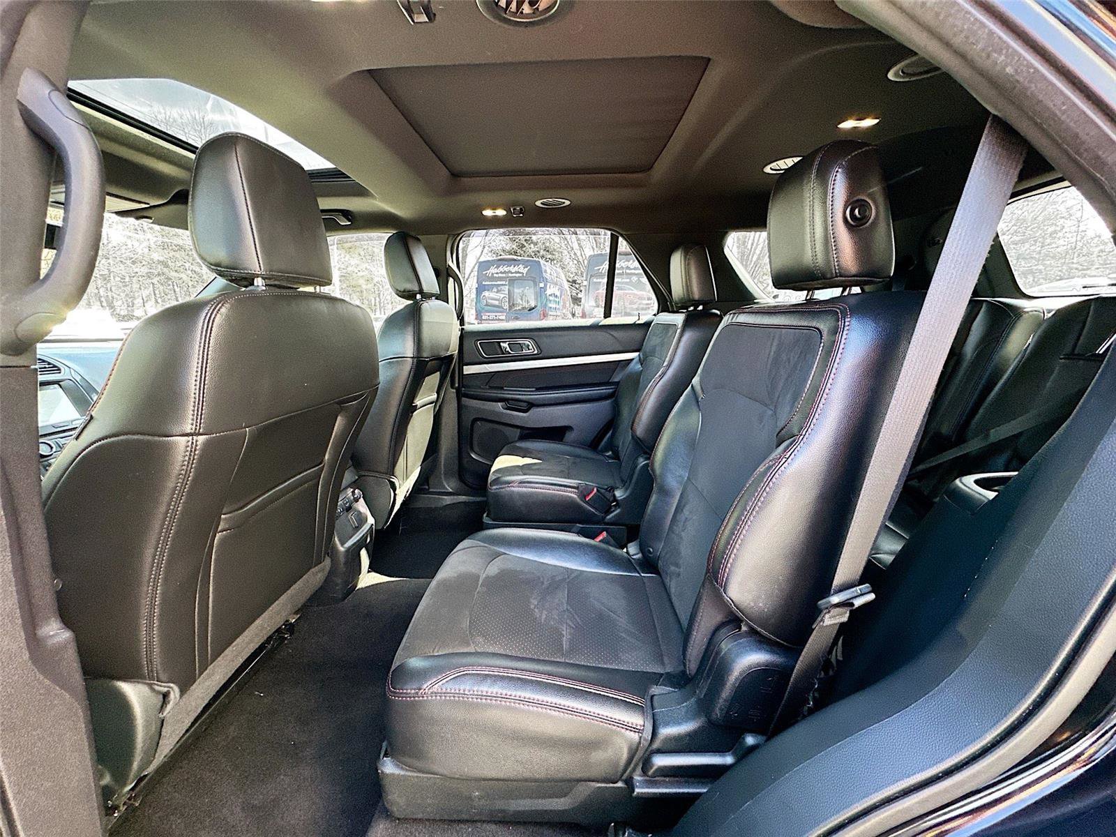 Used 2018 Ford Explorer XLT w/ Equipment Group 202A image 25