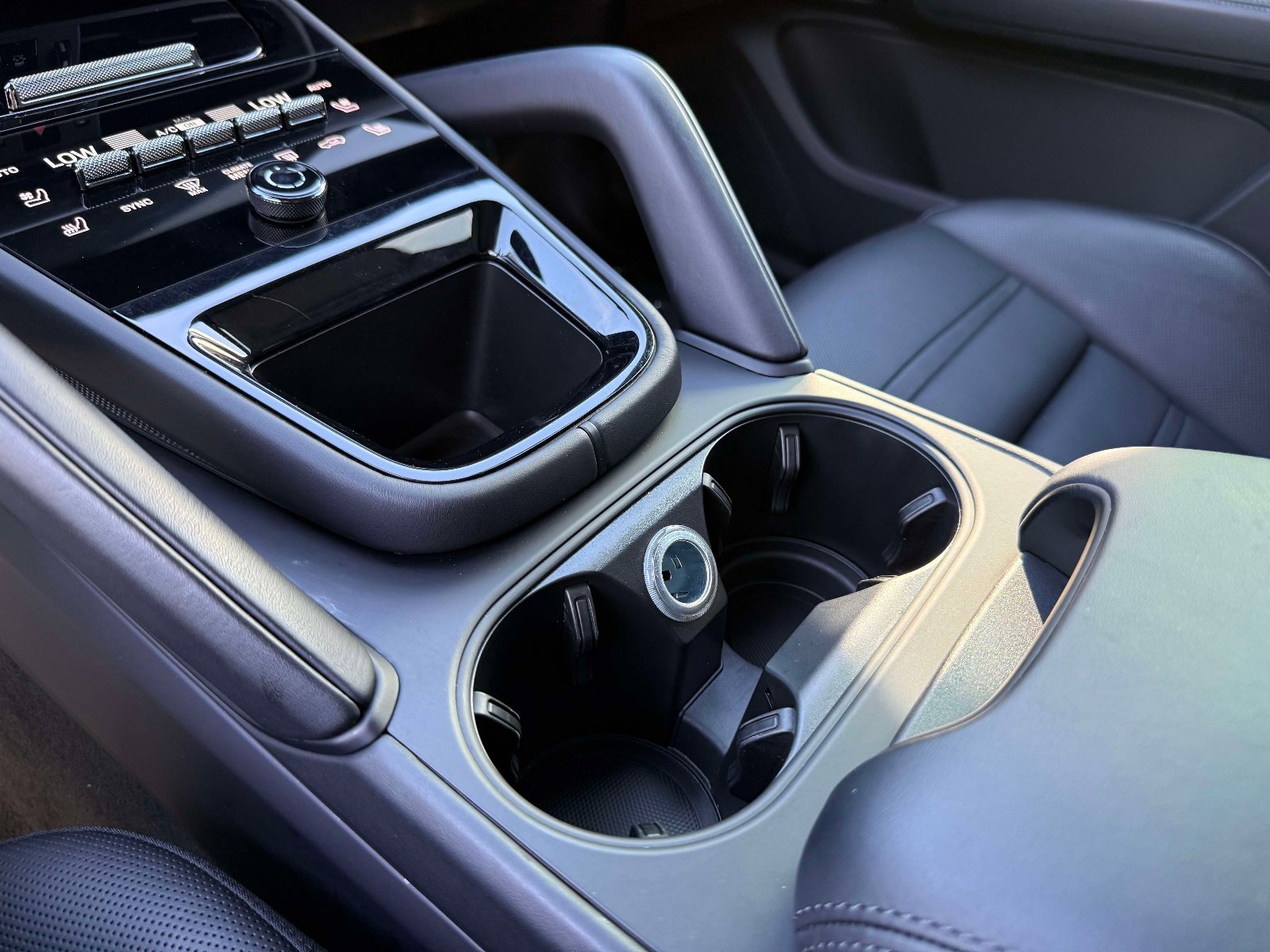 Used 2024 Porsche Cayenne Coupe image 48