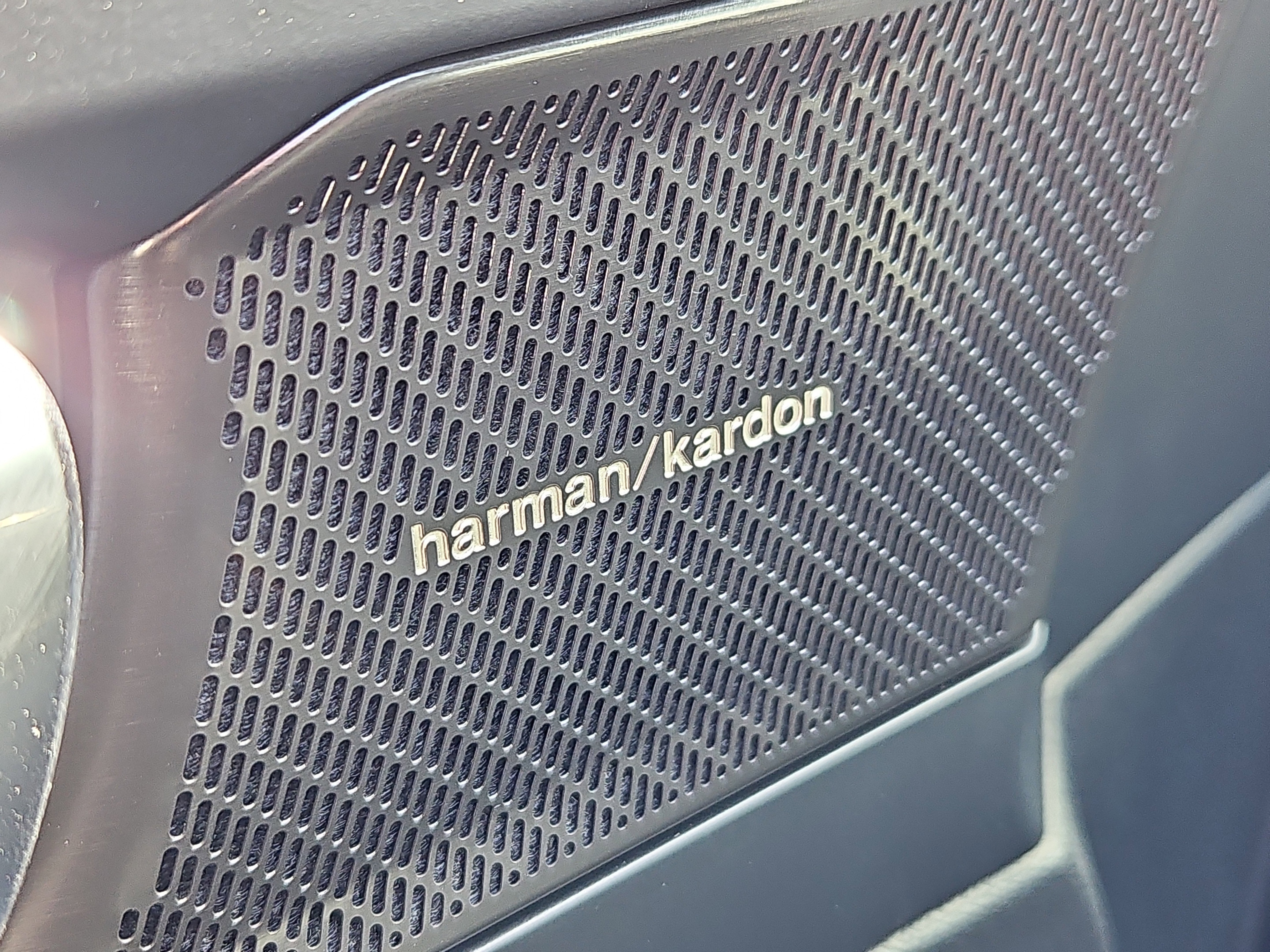 New 2025 Volvo XC40 B5 Plus w/ Protection Package Premier image 9