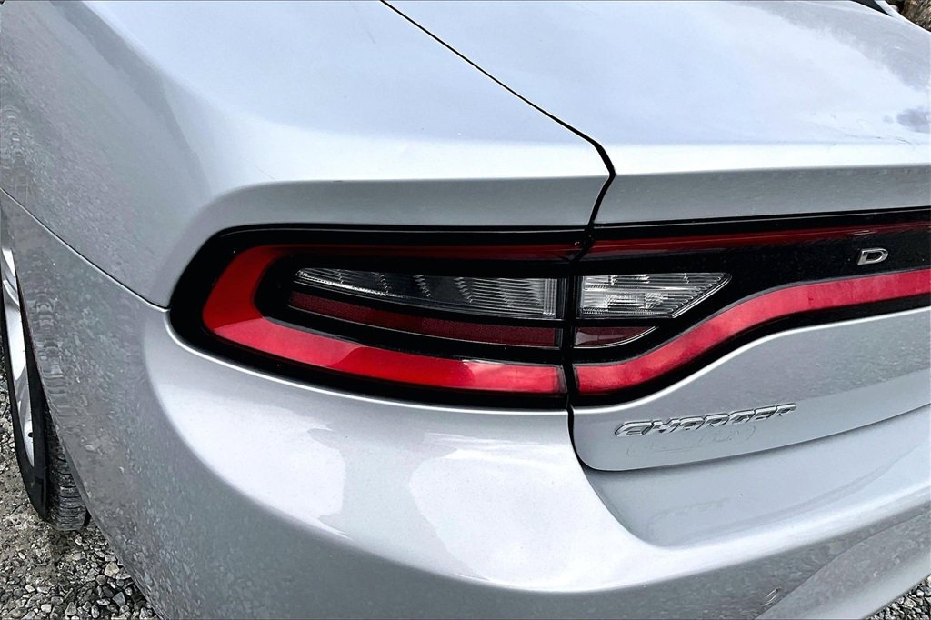 Used 2020 Dodge Charger SXT w/ Leather Interior Group image 25