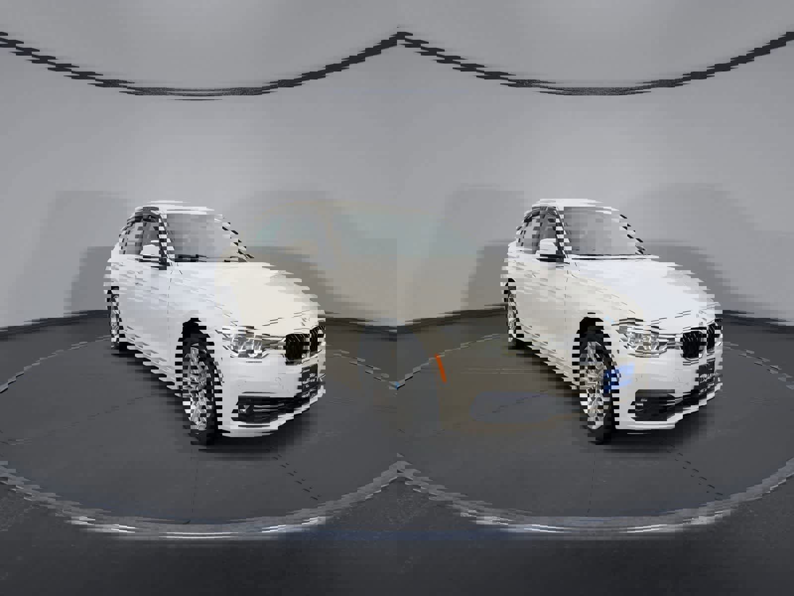 Used 2018 BMW 330i xDrive Sedan image 2