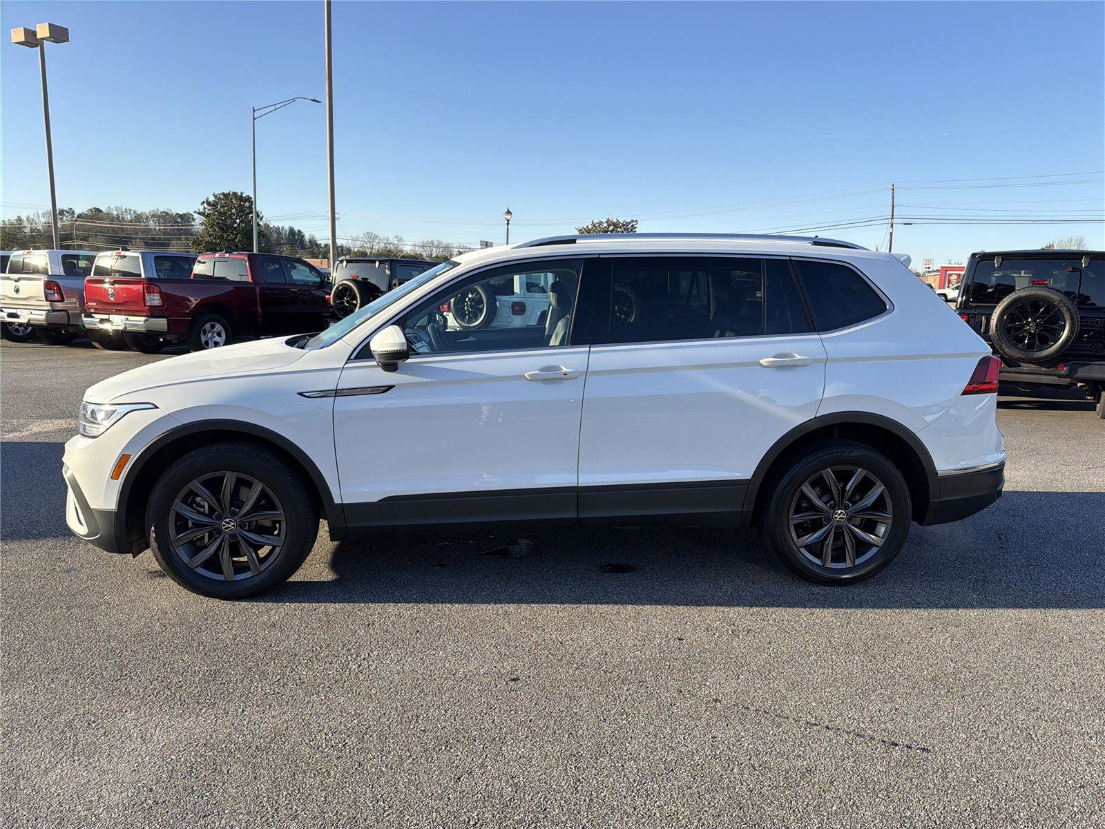 Used 2022 Volkswagen Tiguan SE image 6