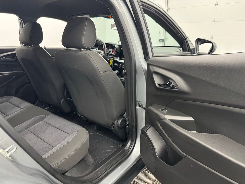 Used 2024 Chevrolet Trax RS image 32