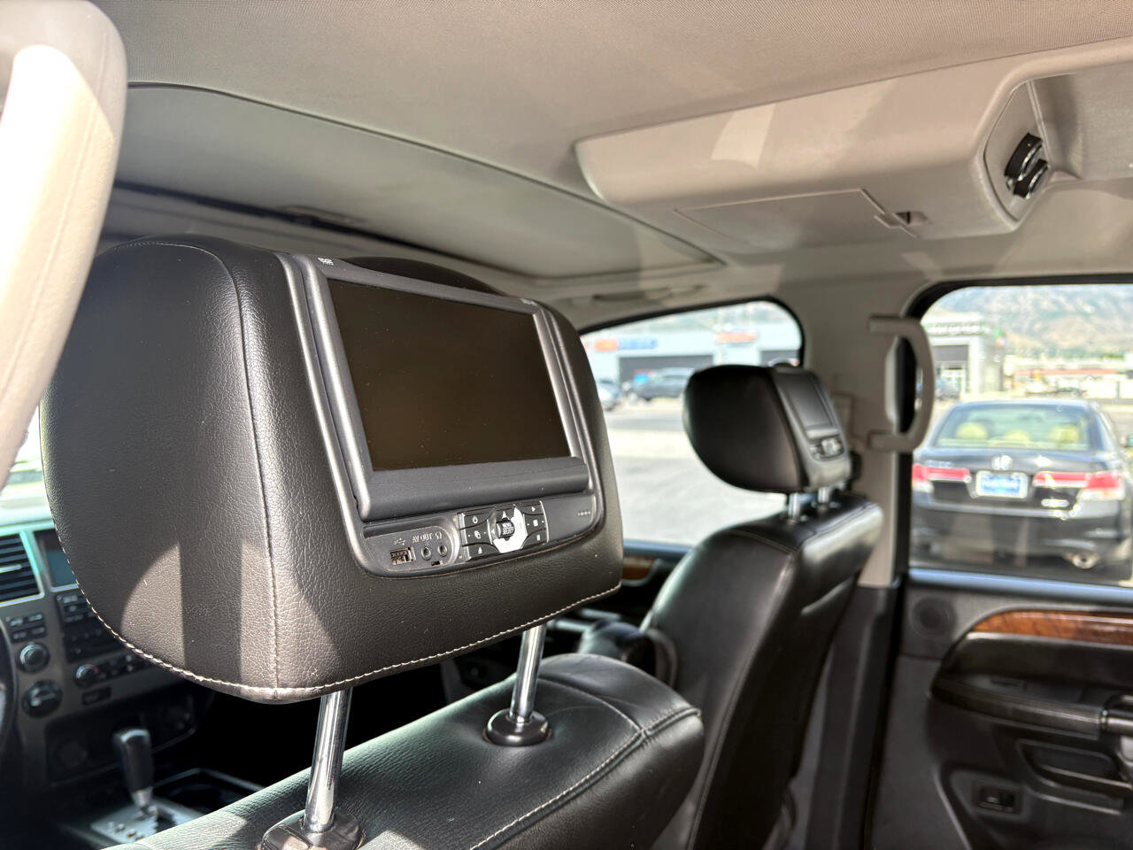 Used 2014 Nissan Armada Platinum w/ 2nd Row Captain Seat Package image 10