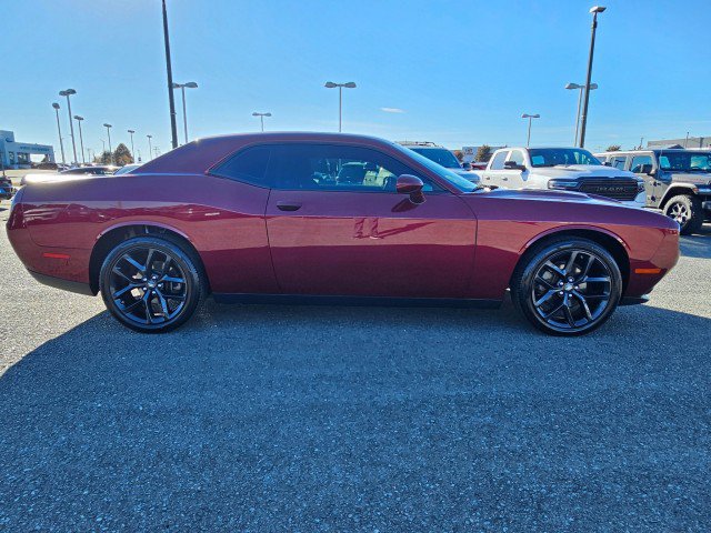 Used 2022 Dodge Challenger SXT RWD image 2