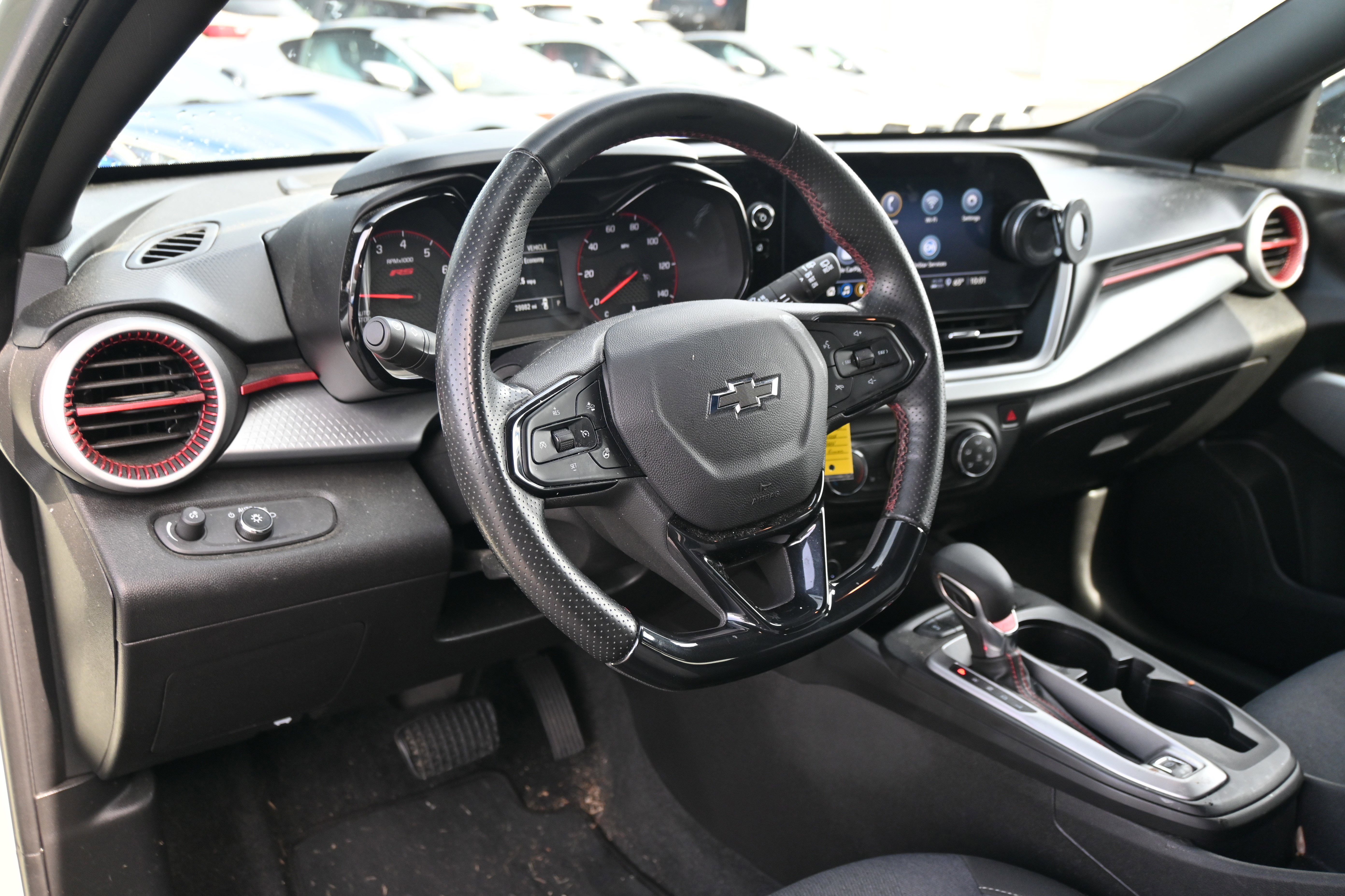 Used 2024 Chevrolet Trax RS w/ Sunroof Package image 3