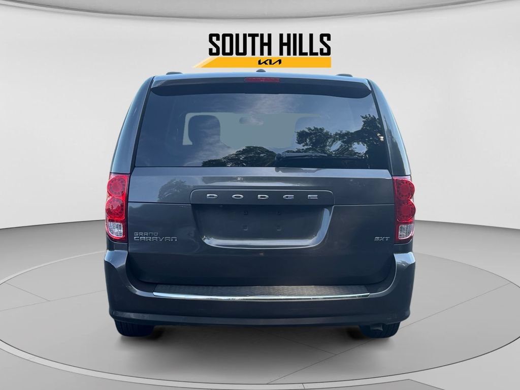 Used 2016 Dodge Grand Caravan SXT FWD image 4