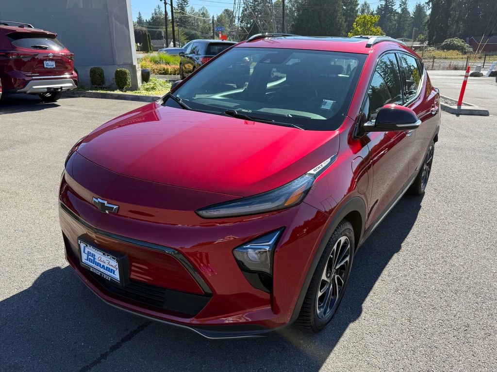 Used 2023 Chevrolet Bolt EUV Premier w/ Sun & Sound Package FWD image 9